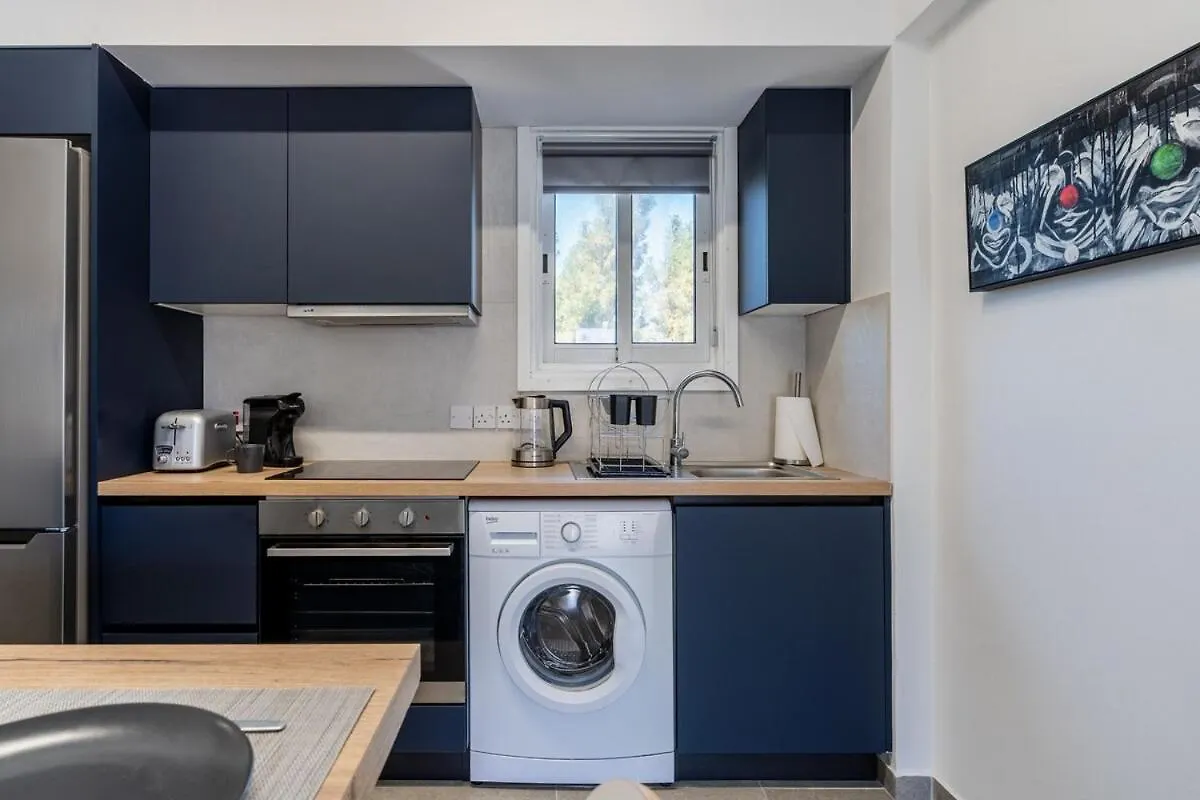 Mackenzie Beach Apartment Larnaca