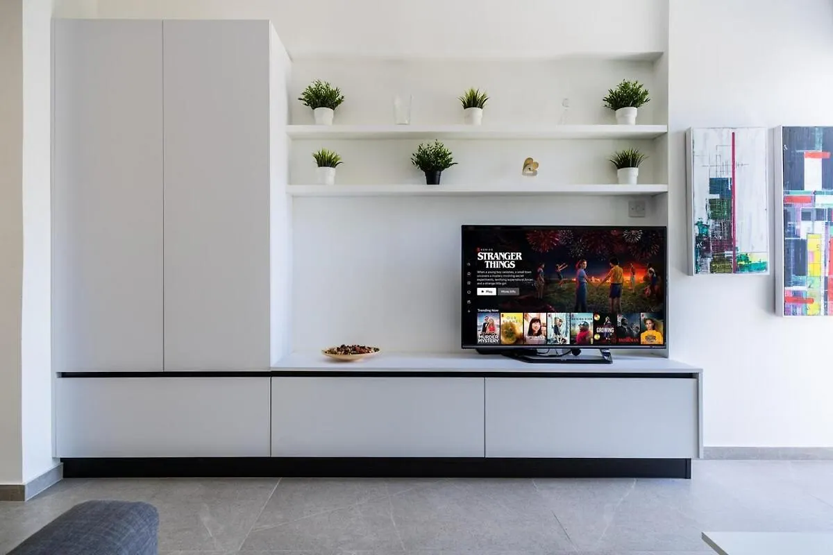Mackenzie Beach Apartment Larnaca